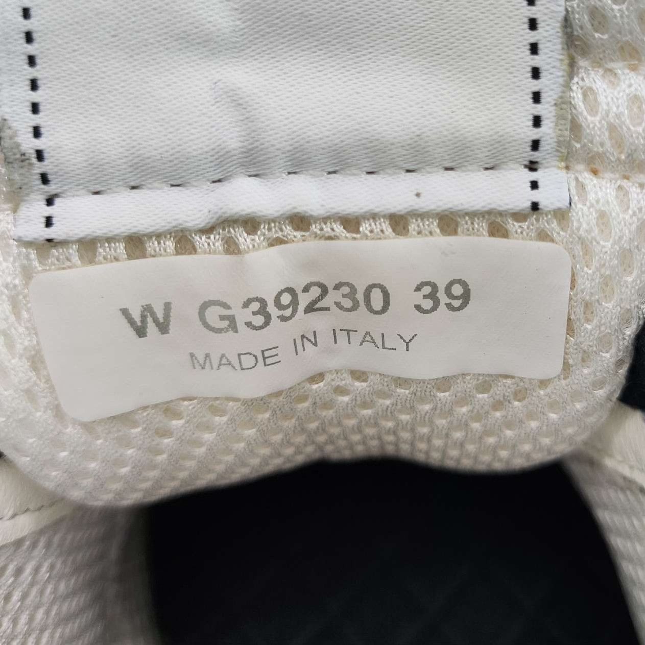 Chanel Chanel Casual Black Lowtop Sneakers us_8-5 Women Size US 8.5 / IT 38.5 - 6 Thumbnail