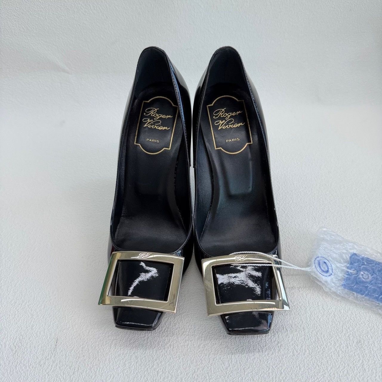 Roger Vivier Roger Vivier Retro Gold Lowtop Sneakers us_6 Women Size US 6 / IT 36 - 2 Thumbnail