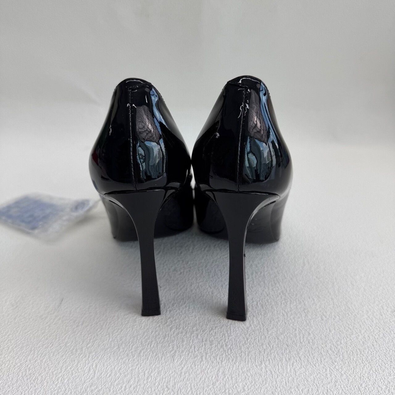 Roger Vivier Roger Vivier Retro Gold Lowtop Sneakers us_6 Women Size US 6 / IT 36 - 5 Thumbnail