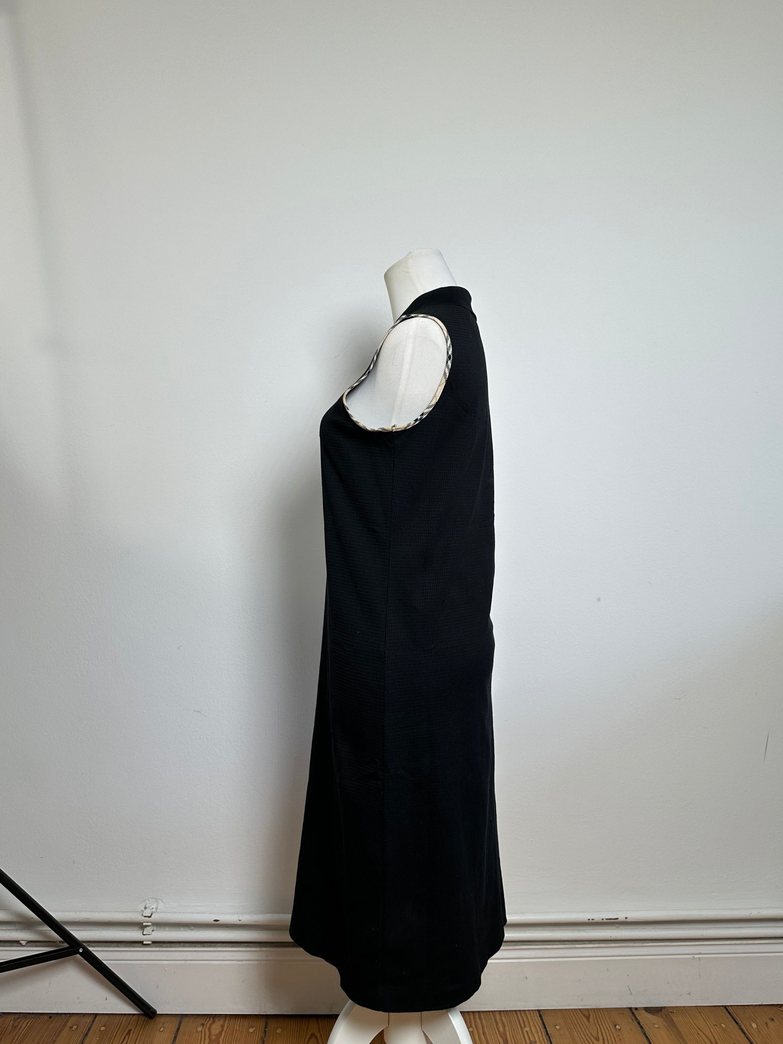 Burberry Vintage Sleeveless Dress Black 38/M Size M / US 6-8 / IT 42-44 - 2 Thumbnail