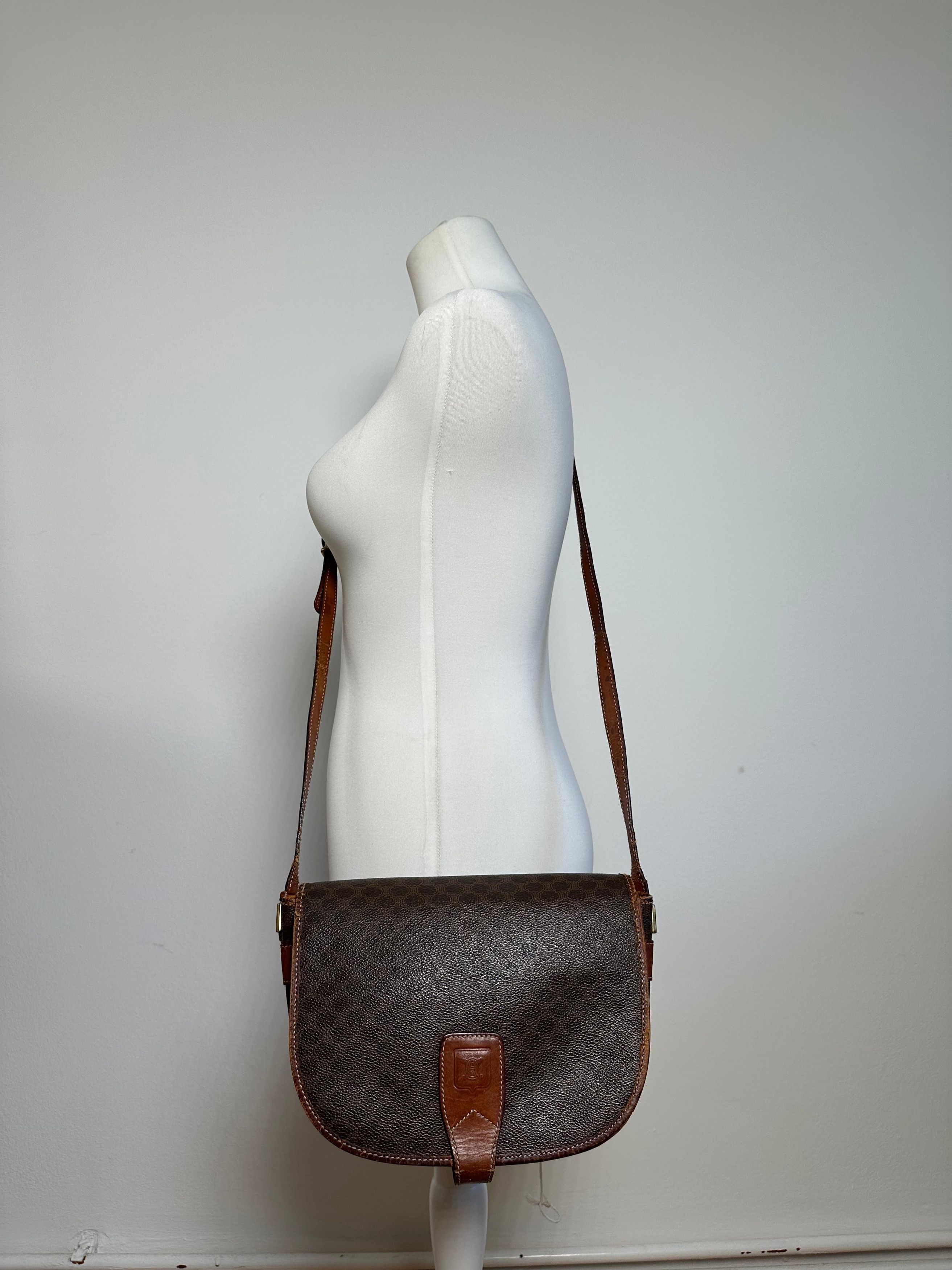 Celine Vintage Paris Triomphe Monogram Leather Shoulder Bag Brown Size ONE SIZE - 6 Thumbnail
