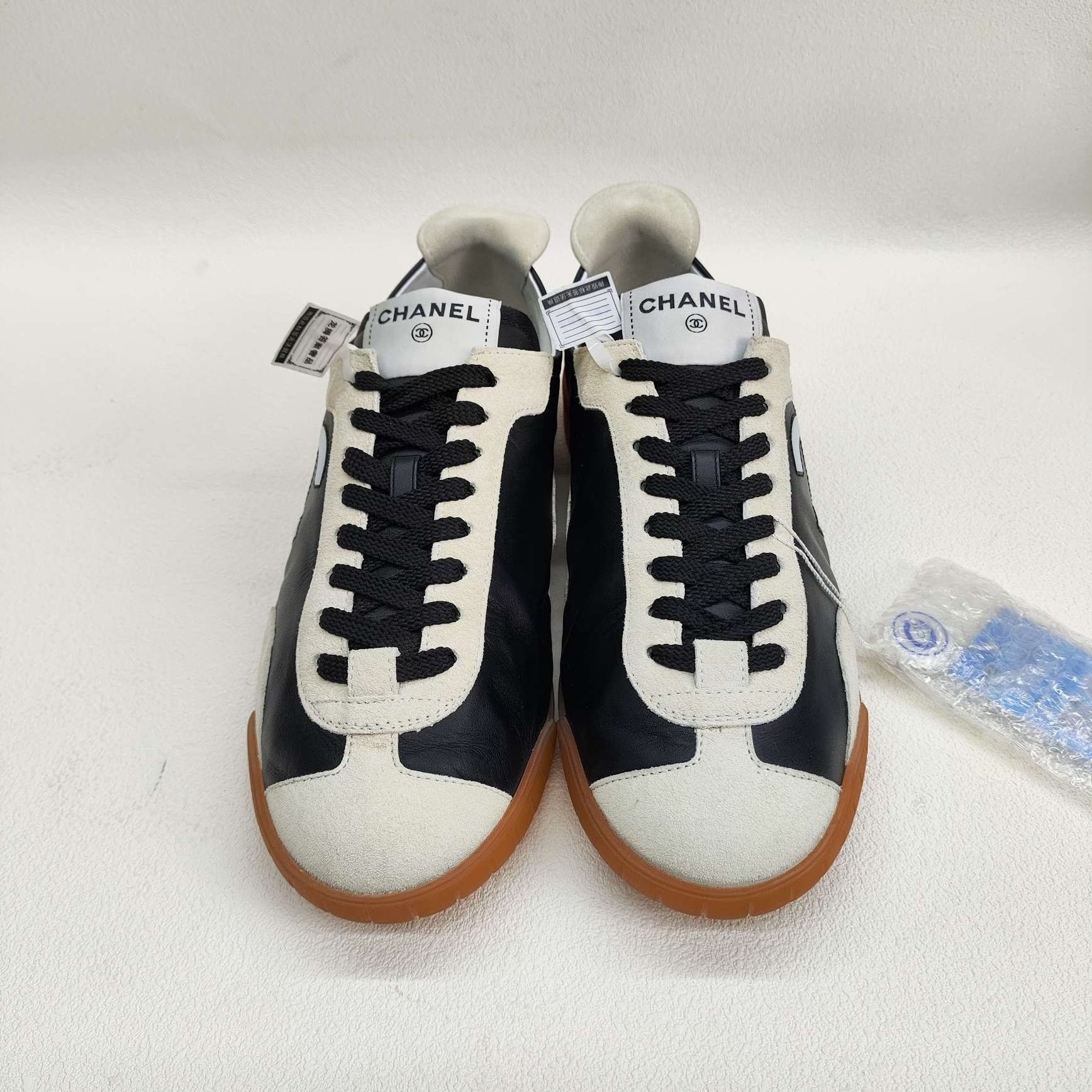 Chanel Chanel Suede Black Lowtop Sneakers us_8-5 Women Size US 8.5 / IT 38.5 - 2 Thumbnail