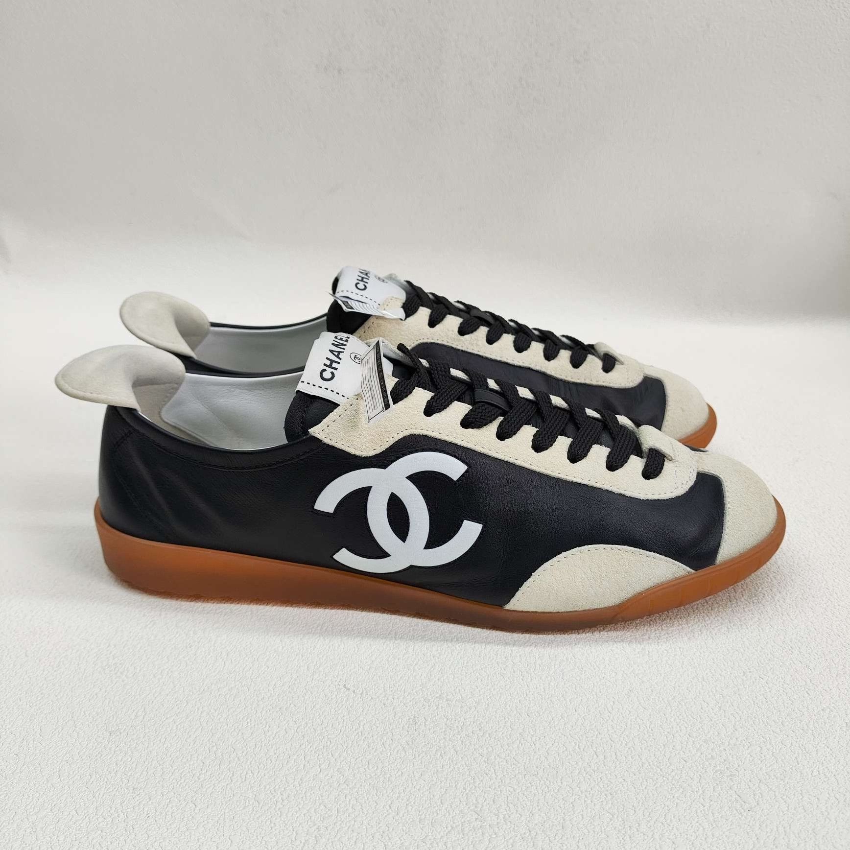 Chanel Chanel Suede Black Lowtop Sneakers us_8-5 Women Size US 8.5 / IT 38.5 - 4 Thumbnail