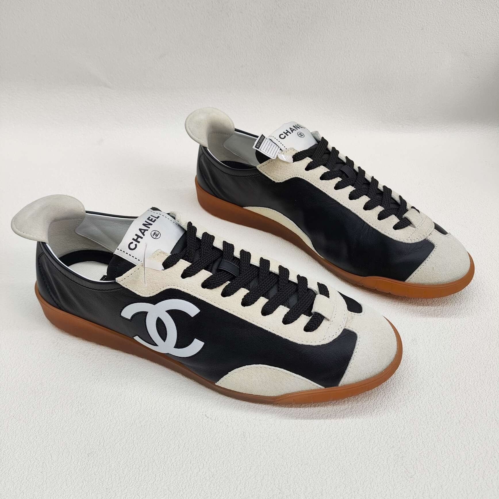 Chanel Chanel Suede Black Lowtop Sneakers us_8-5 Women Size US 8.5 / IT 38.5 - 3 Thumbnail