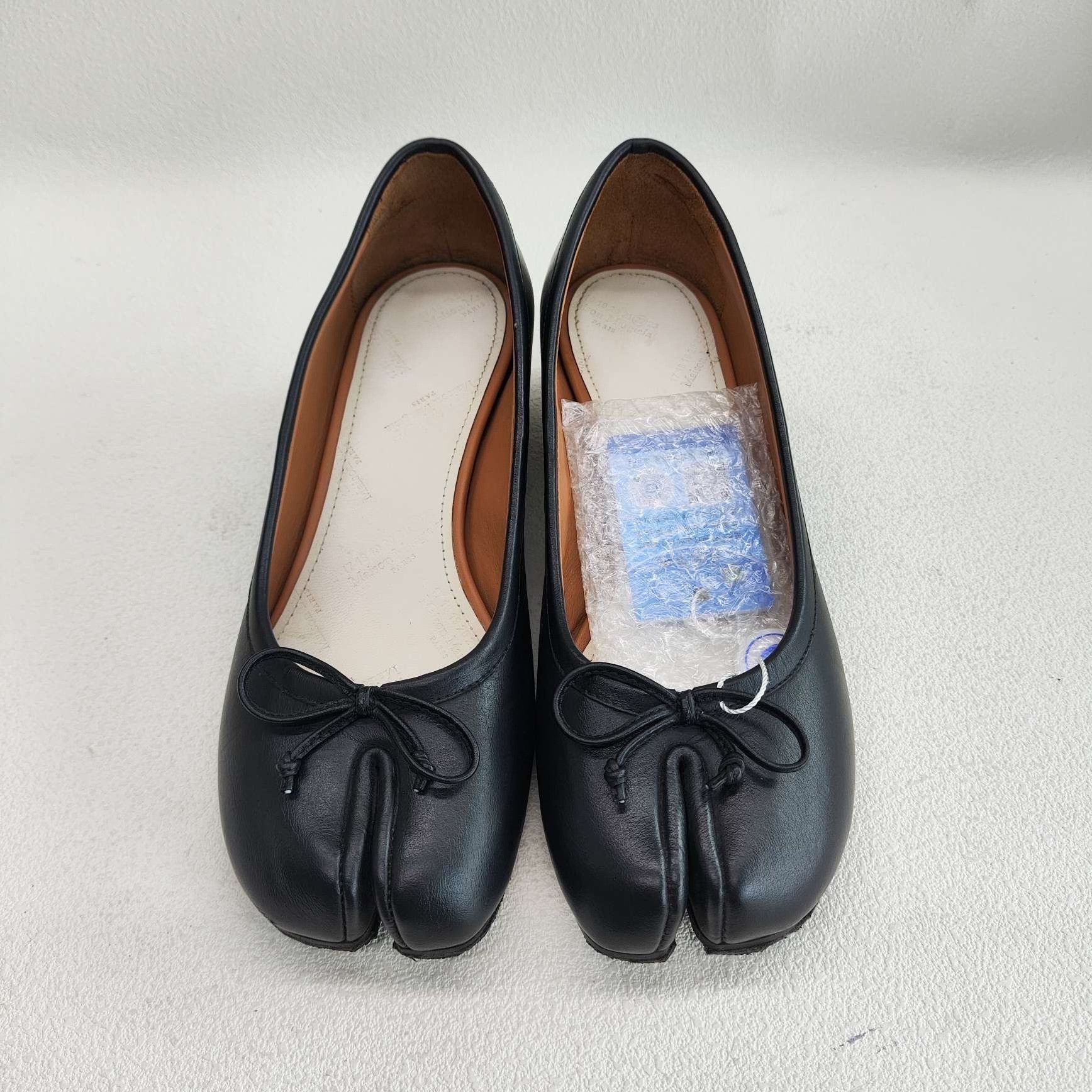 Maison Margiela Maison Margiela Black Lowtop Sneakers us_6 Women Size US 6 / IT 36 - 2 Thumbnail