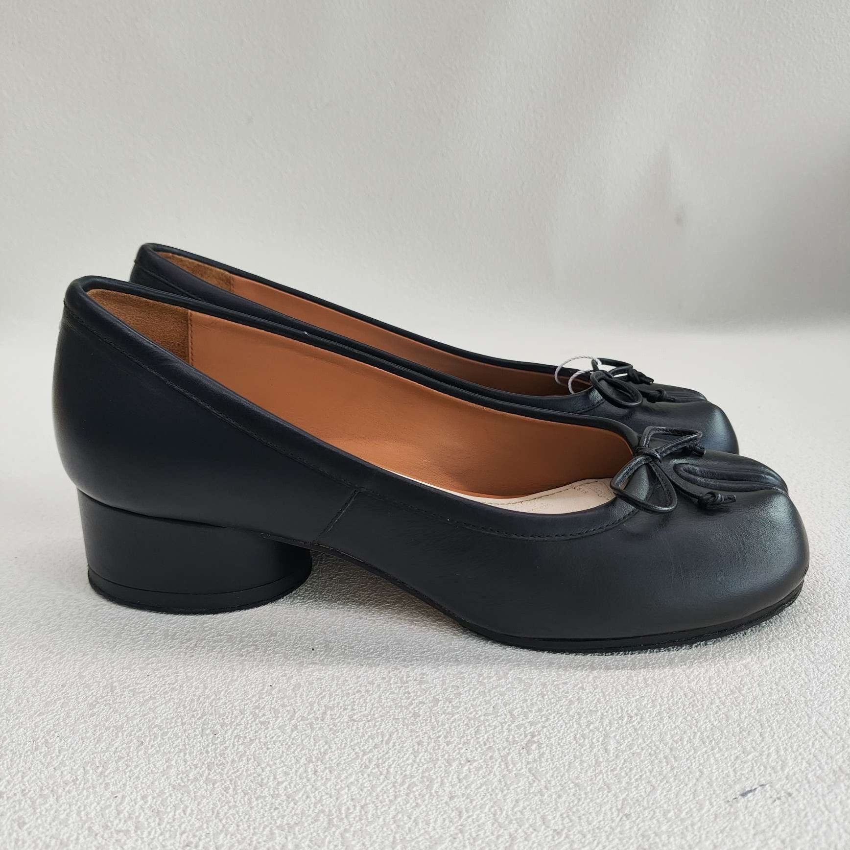 Maison Margiela Maison Margiela Black Lowtop Sneakers us_6 Women Size US 6 / IT 36 - 4 Thumbnail