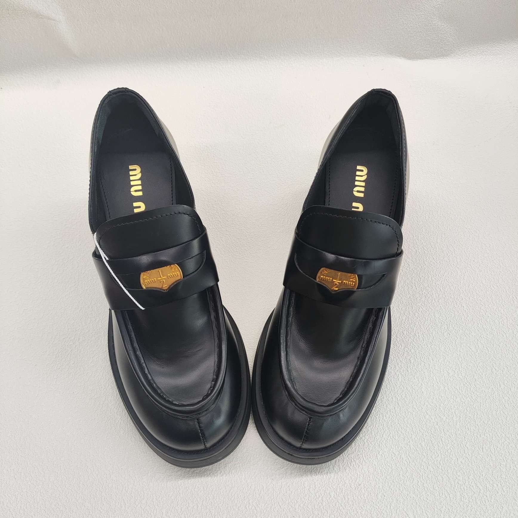 Miu Miu Miu Miu Leather Gold Lowtop Sneakers us_5 Women Size US 5 / IT 35 - 9 Thumbnail