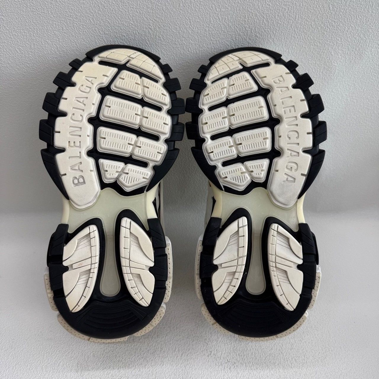 Balenciaga Balenciaga Distressed Black Lowtop Sneakers 6.5 Men Size US 6.5 / EU 39-40 - 6 Thumbnail
