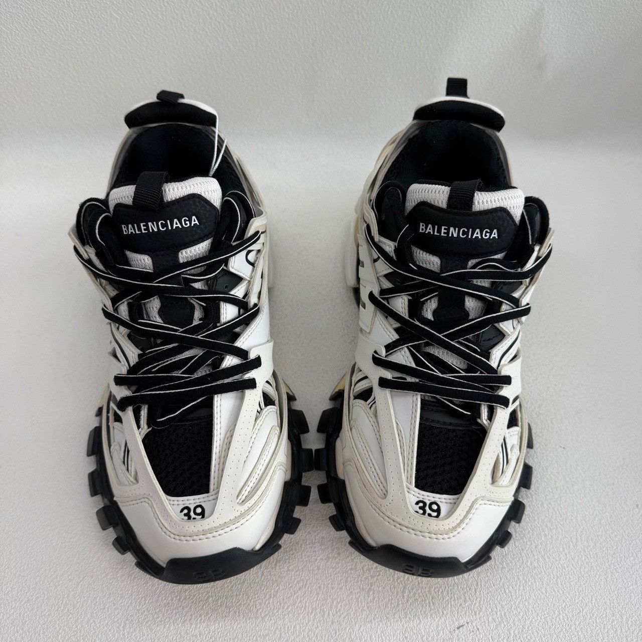 Balenciaga Balenciaga Distressed Black Lowtop Sneakers 6.5 Men Size US 6.5 / EU 39-40 - 7 Thumbnail
