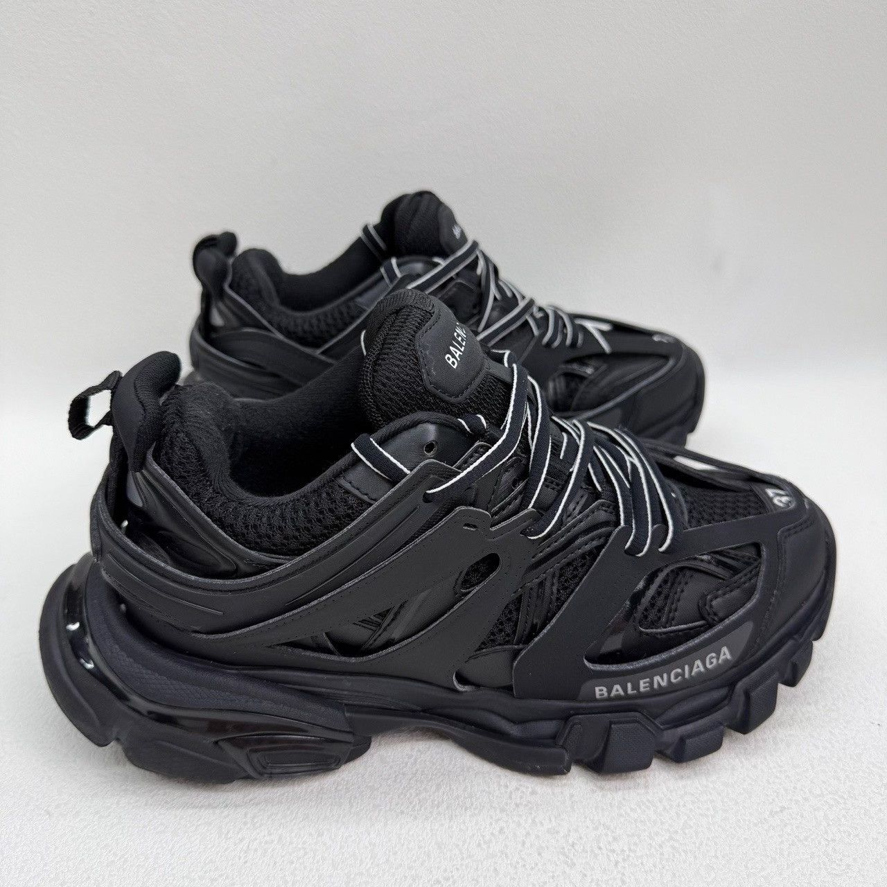 Balenciaga Balenciaga Black Lowtop Sneakers us_6-5 Women Size US 6.5 / IT 36.5 - 4 Thumbnail