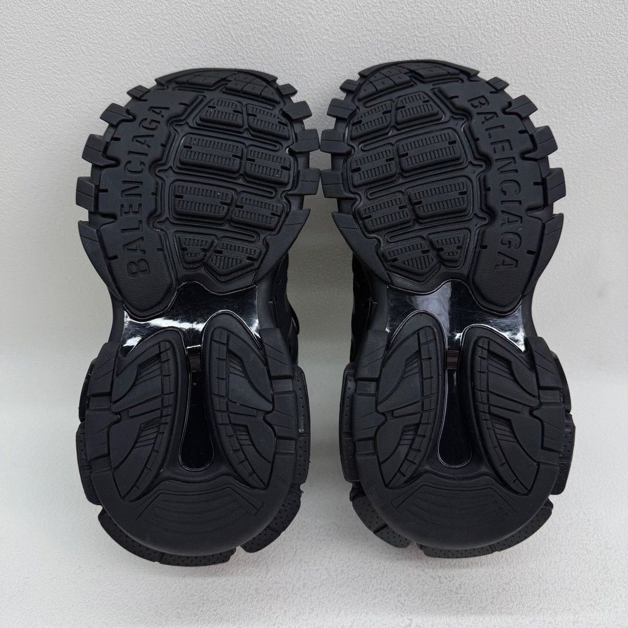 Balenciaga Balenciaga Black Lowtop Sneakers us_6-5 Women Size US 6.5 / IT 36.5 - 7 Thumbnail