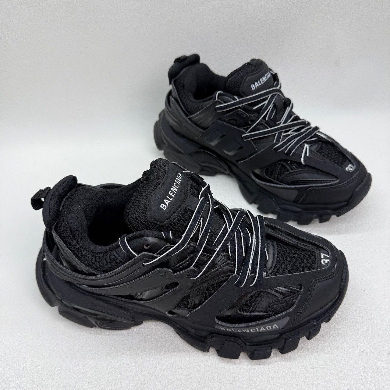 Balenciaga Balenciaga Black Lowtop Sneakers us_6-5 Women Size US 6.5 / IT 36.5 - 3 Thumbnail