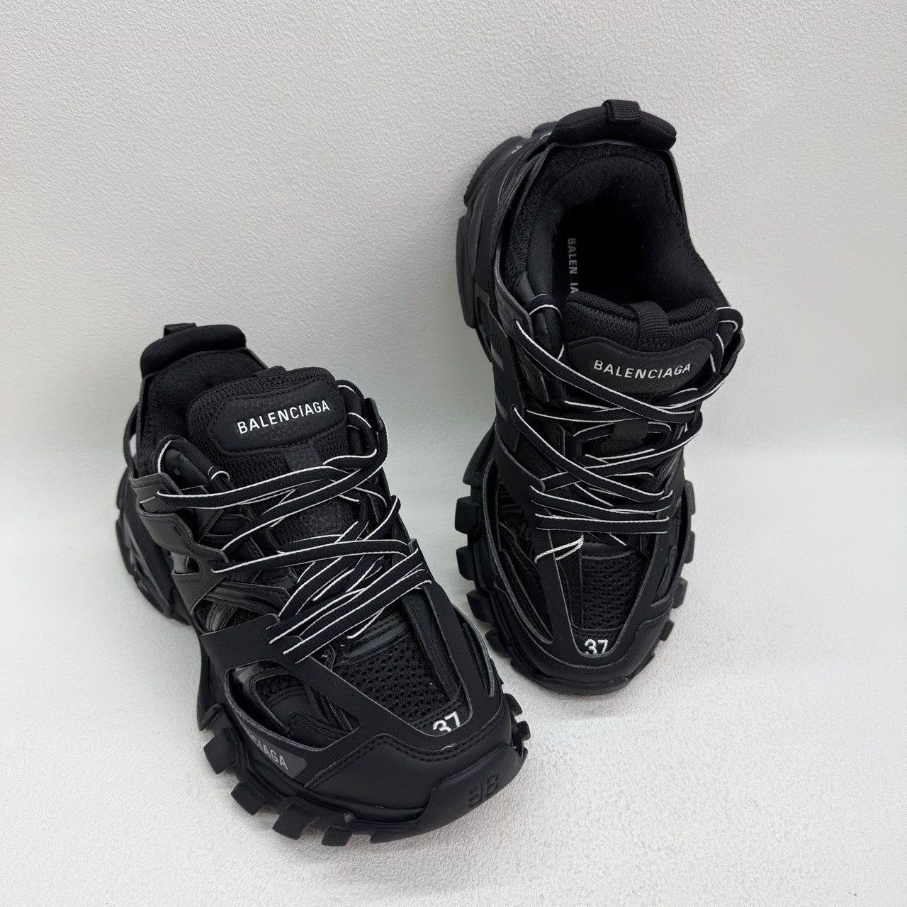 Balenciaga Balenciaga Black Lowtop Sneakers us_6-5 Women Size US 6.5 / IT 36.5 - 8 Thumbnail