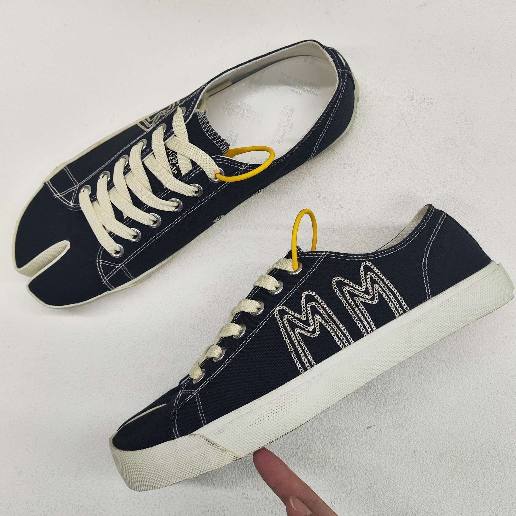 Maison Margiela Maison Margiela Casual Black Lowtop Sneakers 9 Men Size US 9 / EU 42 - 8 Thumbnail