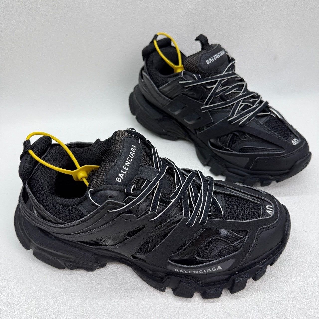 Balenciaga Balenciaga Distressed Black Lowtop Sneakers 7.5 Men Size US 7.5 / EU 40-41 - 3 Thumbnail