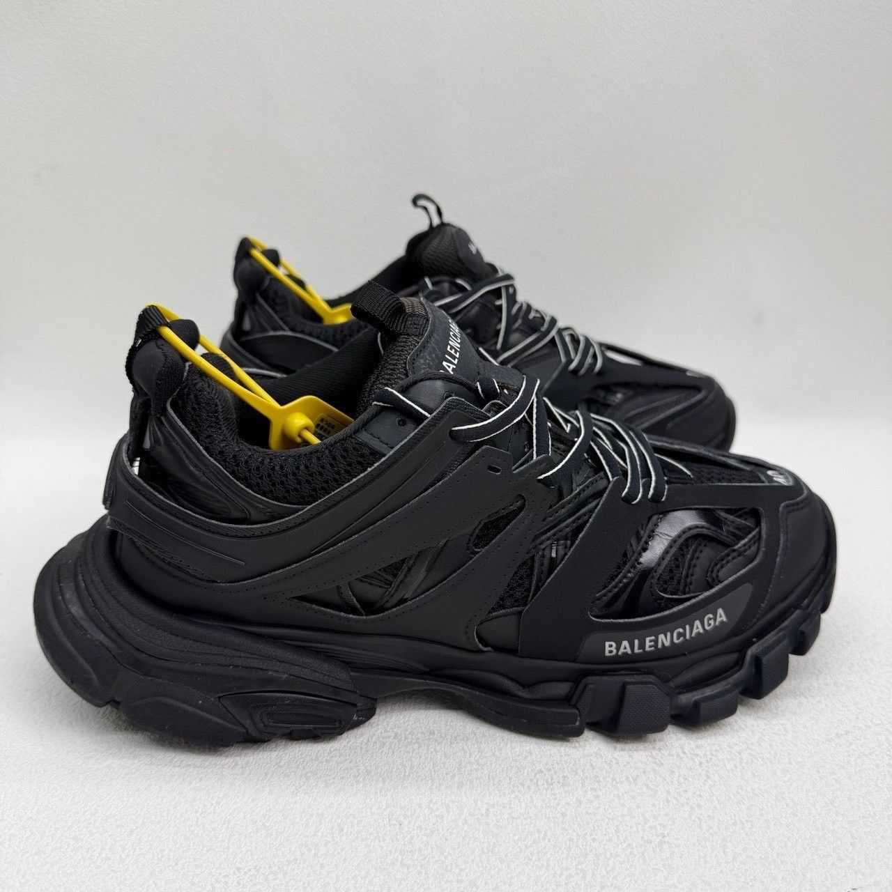 Balenciaga Balenciaga Distressed Black Lowtop Sneakers 7.5 Men Size US 7.5 / EU 40-41 - 4 Thumbnail