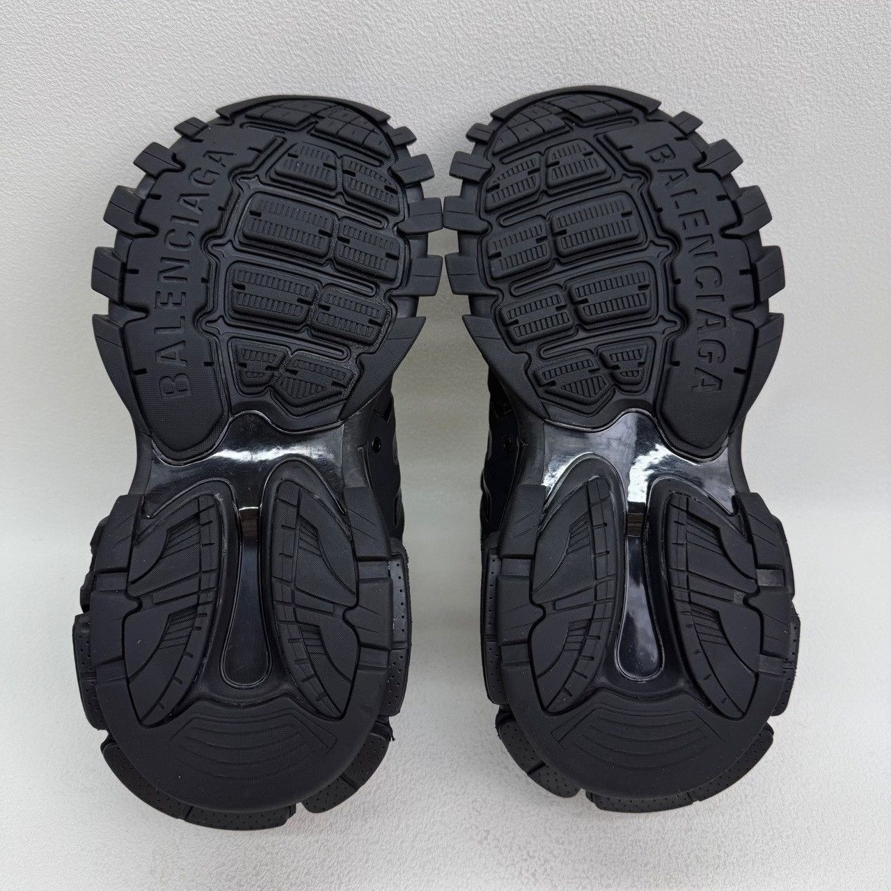 Balenciaga Balenciaga Distressed Black Lowtop Sneakers 7.5 Men Size US 7.5 / EU 40-41 - 7 Thumbnail