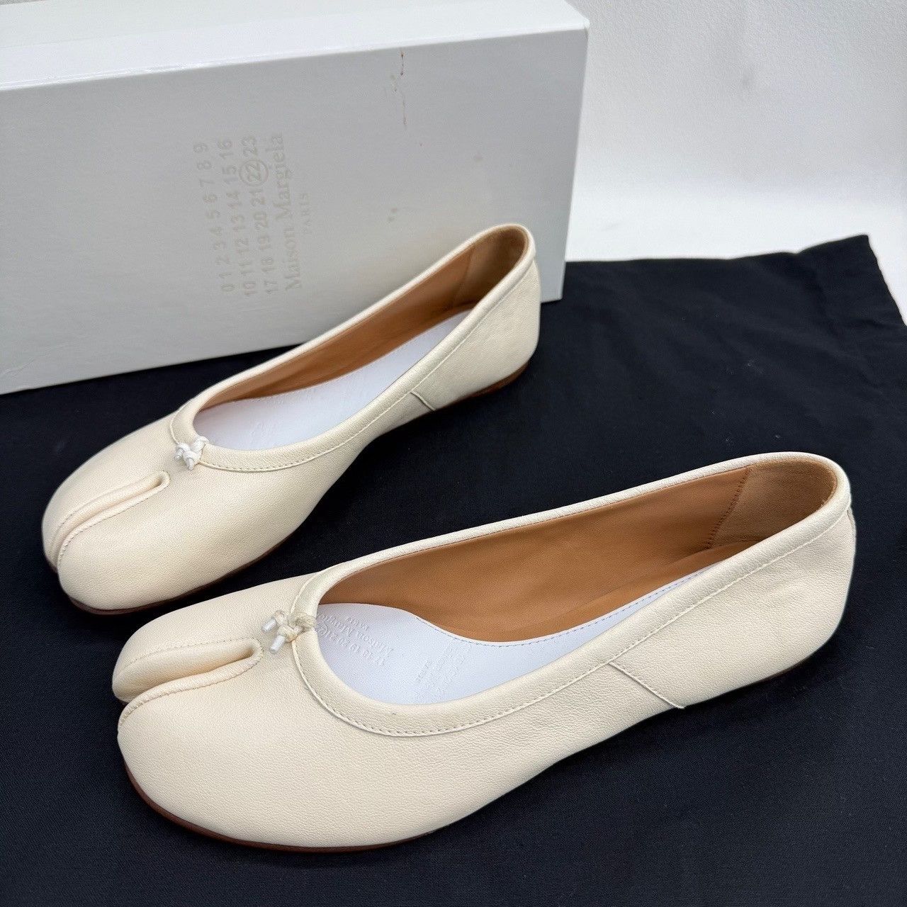 Maison Margiela Maison Margiela White Lowtop Sneakers us_6 Women Size US 6 / IT 36 - 2 Thumbnail