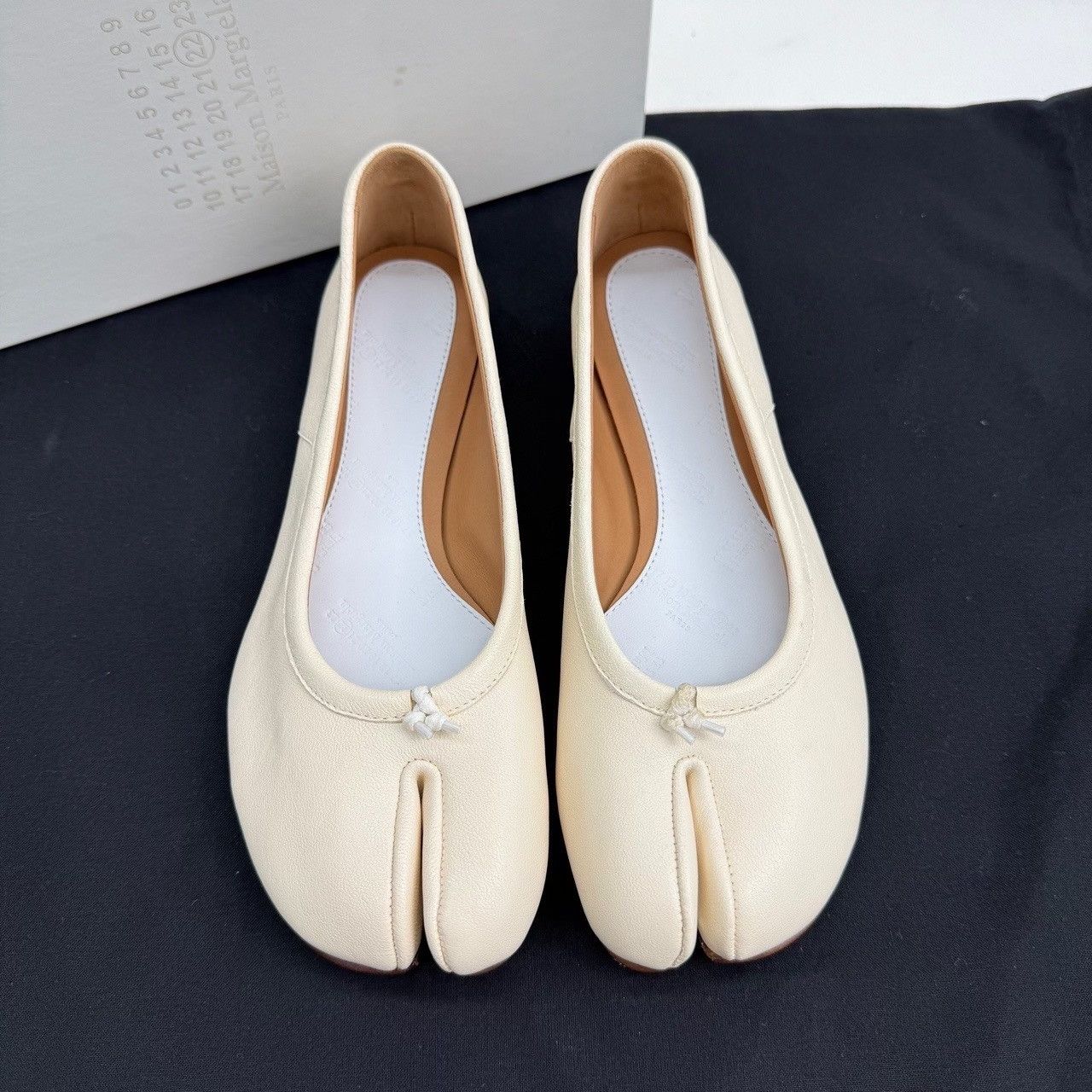 Maison Margiela Maison Margiela White Lowtop Sneakers us_6 Women Size US 6 / IT 36 - 3 Thumbnail