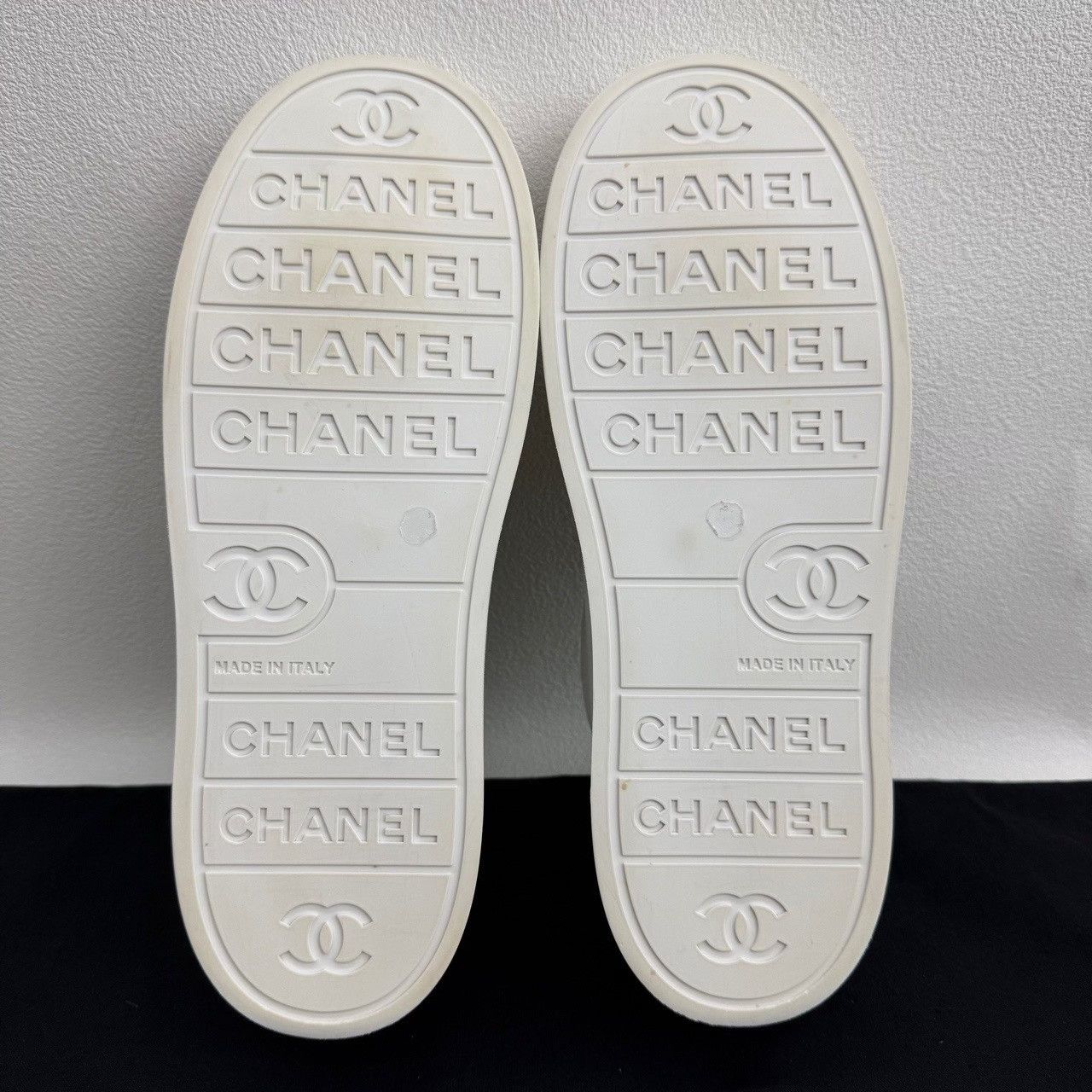 Chanel Chanel Leather White Lowtop Sneakers us_6-5 Women Size US 6.5 / IT 36.5 - 7 Thumbnail