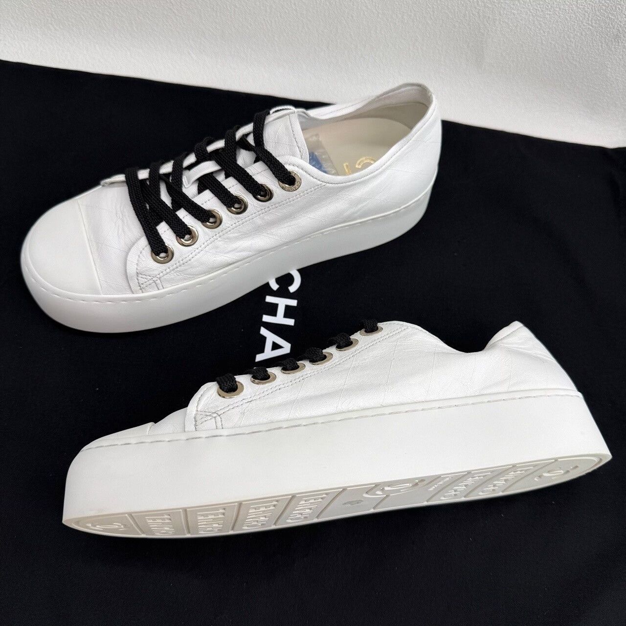 Chanel Chanel Leather White Lowtop Sneakers us_6-5 Women Size US 6.5 / IT 36.5 - 8 Thumbnail