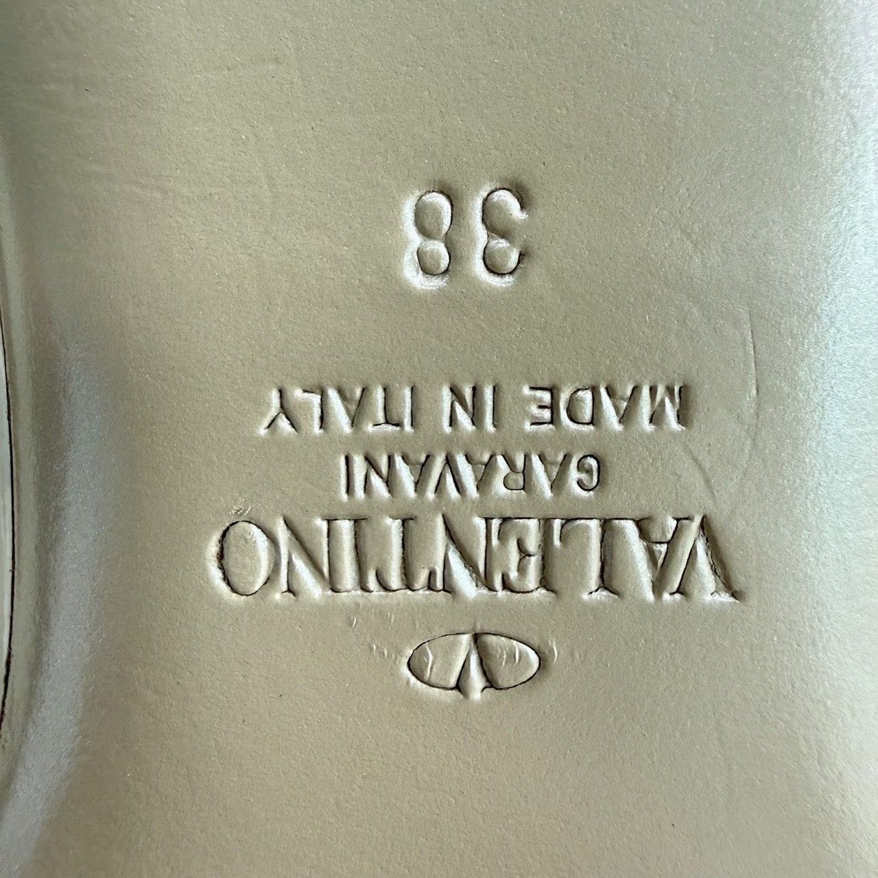 Valentino Valentino White Lowtop Sneakers us_7-5 Women Size US 7.5 / IT 37.5 - 8 Thumbnail