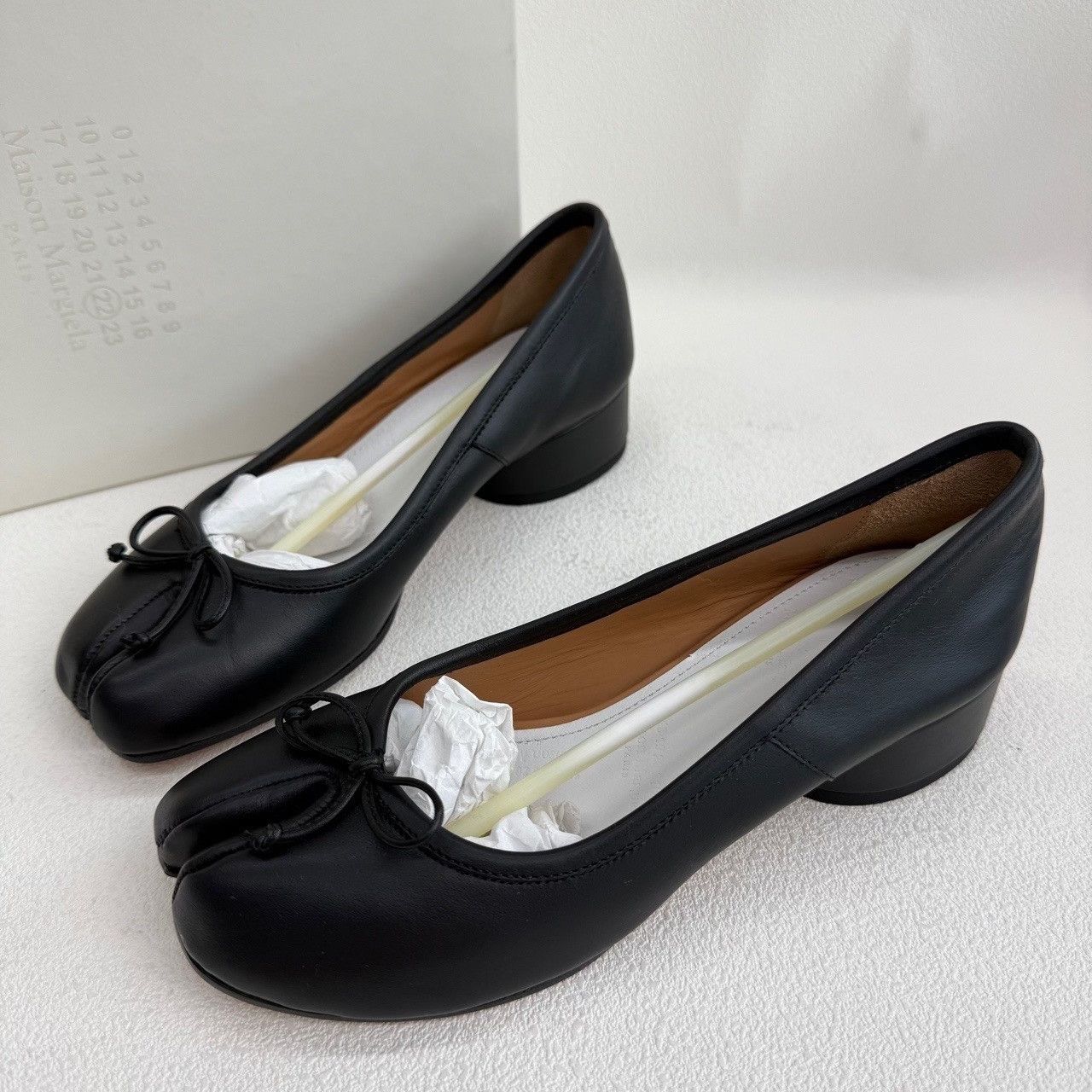 Maison Margiela Maison Margiela Black Lowtop Sneakers us_5 Women Size US 5 / IT 35 - 2 Thumbnail
