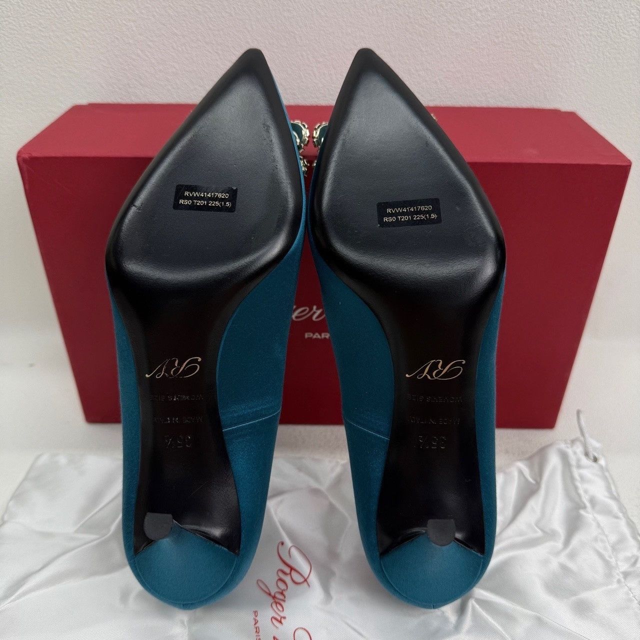 Roger Vivier Roger Vivier Retro Blue Lowtop Sneakers us_5 Women Size US 5 / IT 35 - 8 Thumbnail