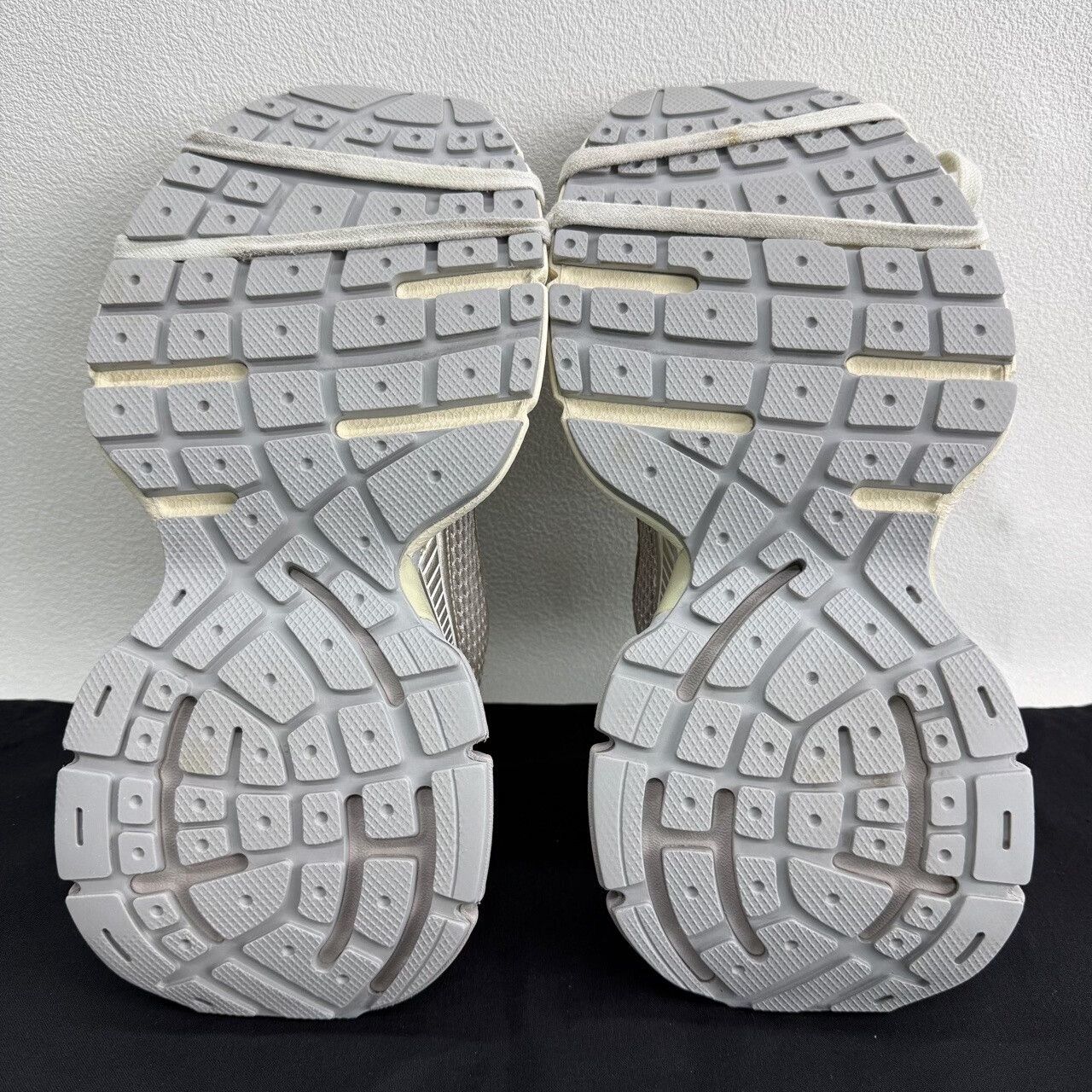 Balenciaga Balenciaga Mesh Silver Lowtop Sneakers 6 Men Size US 6 / EU 39 - 7 Thumbnail