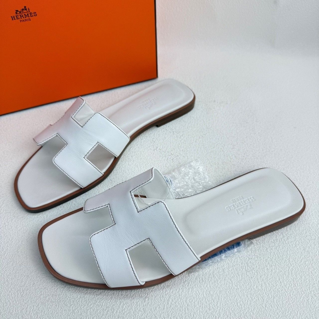 Hermes Hermes White Sandals us_6-5 Women Size US 6.5 / IT 36.5 - 2 Thumbnail