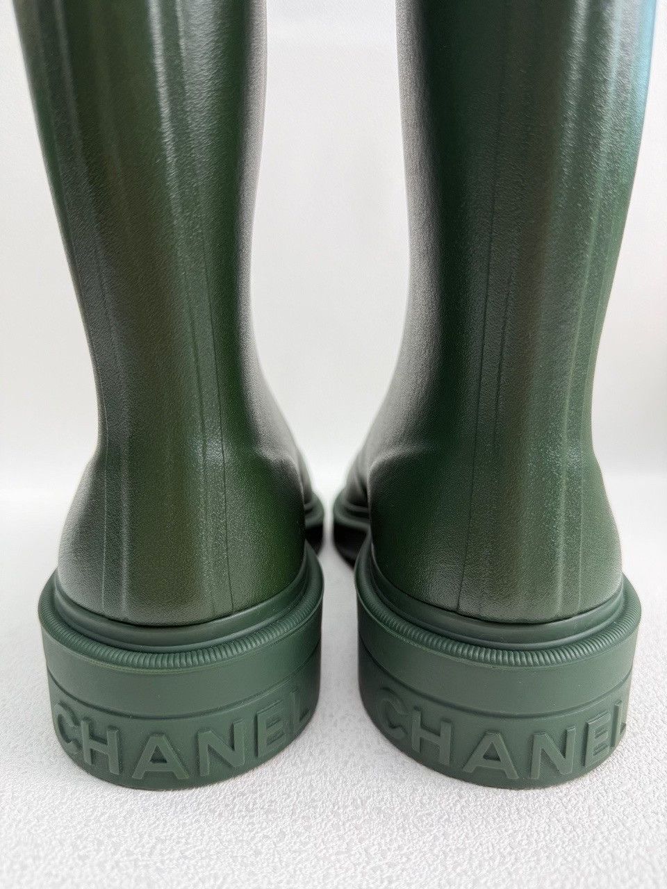Chanel Chanel Green Lowtop Sneakers us_7-5 Women Size US 7.5 / IT 37.5 - 6 Thumbnail