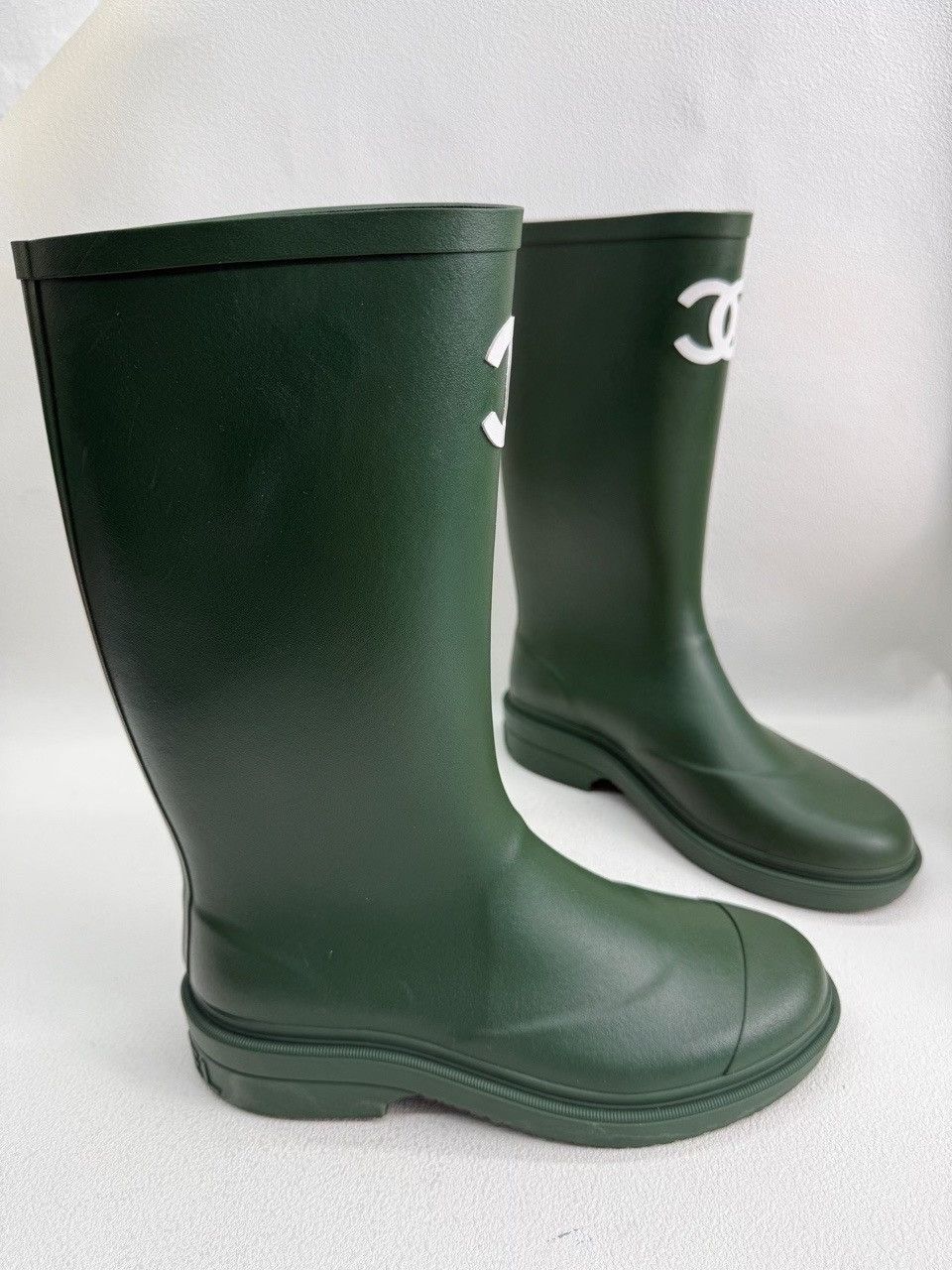 Chanel Chanel Green Lowtop Sneakers us_7-5 Women Size US 7.5 / IT 37.5 - 3 Thumbnail
