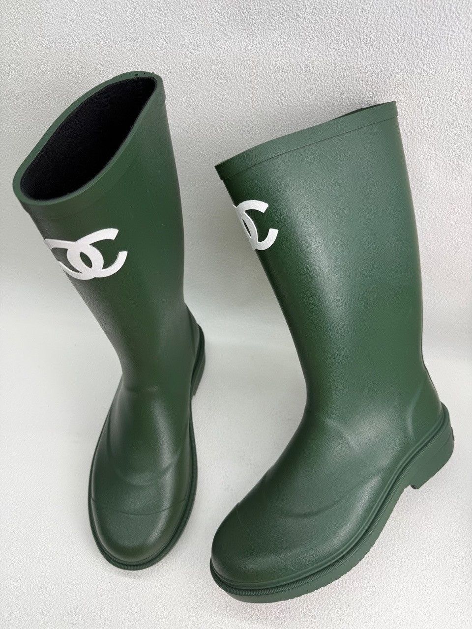 Chanel Chanel Green Lowtop Sneakers us_7-5 Women Size US 7.5 / IT 37.5 - 8 Thumbnail