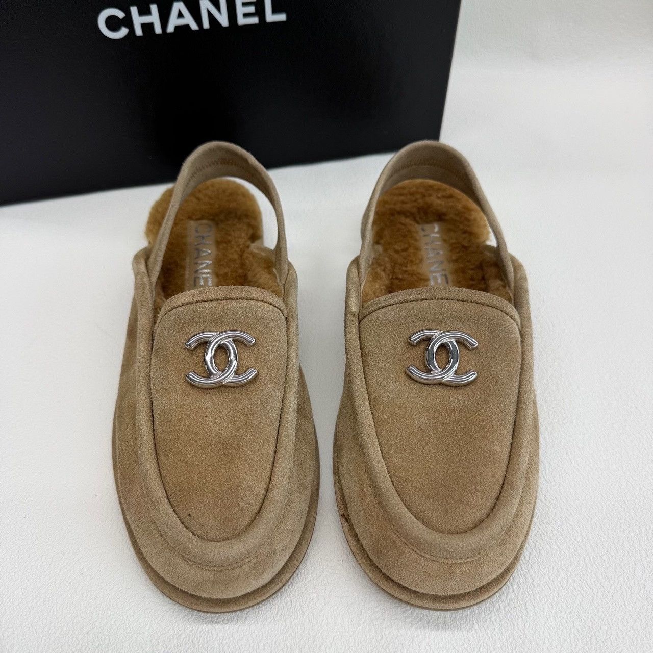 Chanel Chanel Suede Beige Lowtop Sneakers us_6-5 Women Size US 6.5 / IT 36.5 - 2 Thumbnail