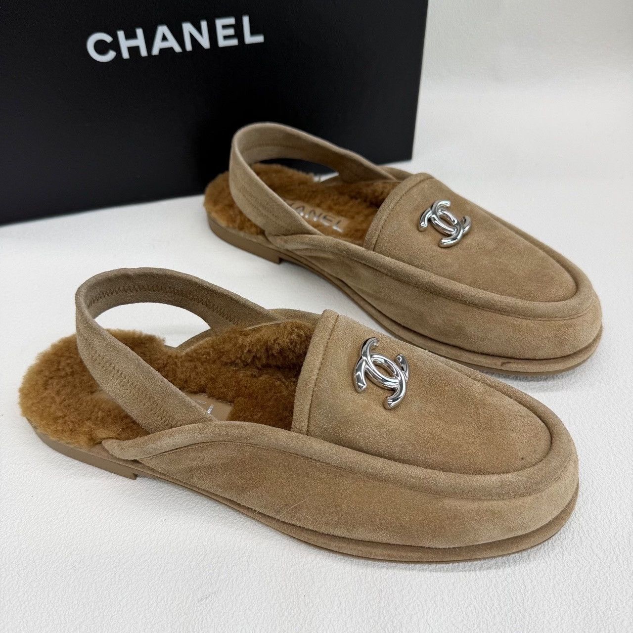 Chanel Chanel Suede Beige Lowtop Sneakers us_6-5 Women Size US 6.5 / IT 36.5 - 3 Thumbnail