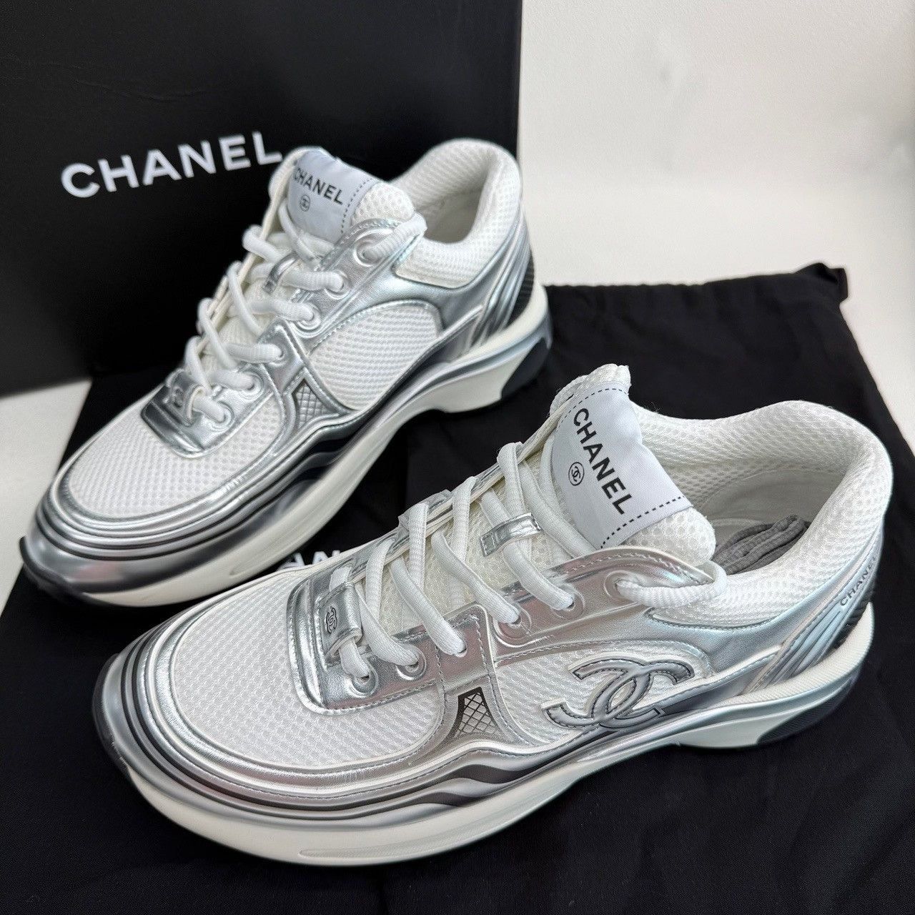 Chanel Chanel Casual White Lowtop Sneakers us_8-5 Women Size US 8.5 / IT 38.5 - 2 Thumbnail