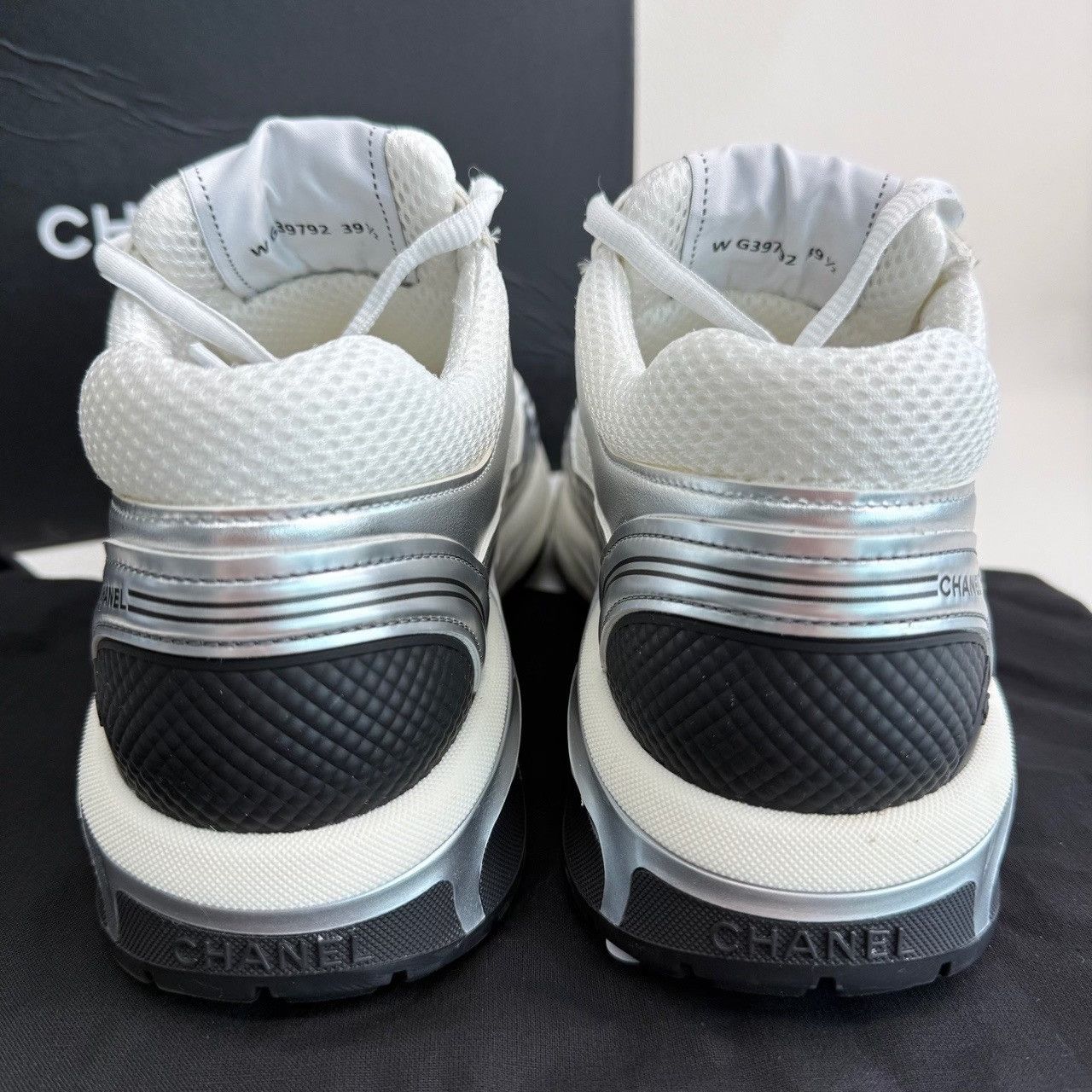 Chanel Chanel Casual White Lowtop Sneakers us_8-5 Women Size US 8.5 / IT 38.5 - 6 Thumbnail