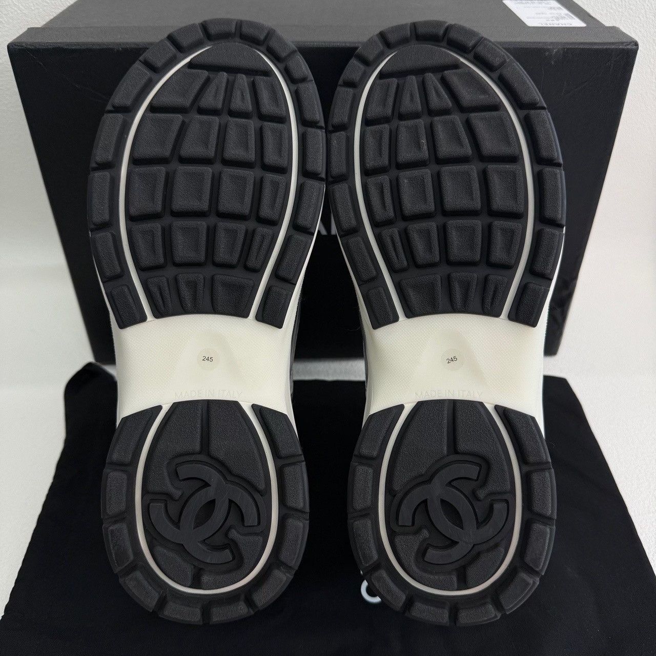 Chanel Chanel Casual White Lowtop Sneakers us_8-5 Women Size US 8.5 / IT 38.5 - 8 Thumbnail