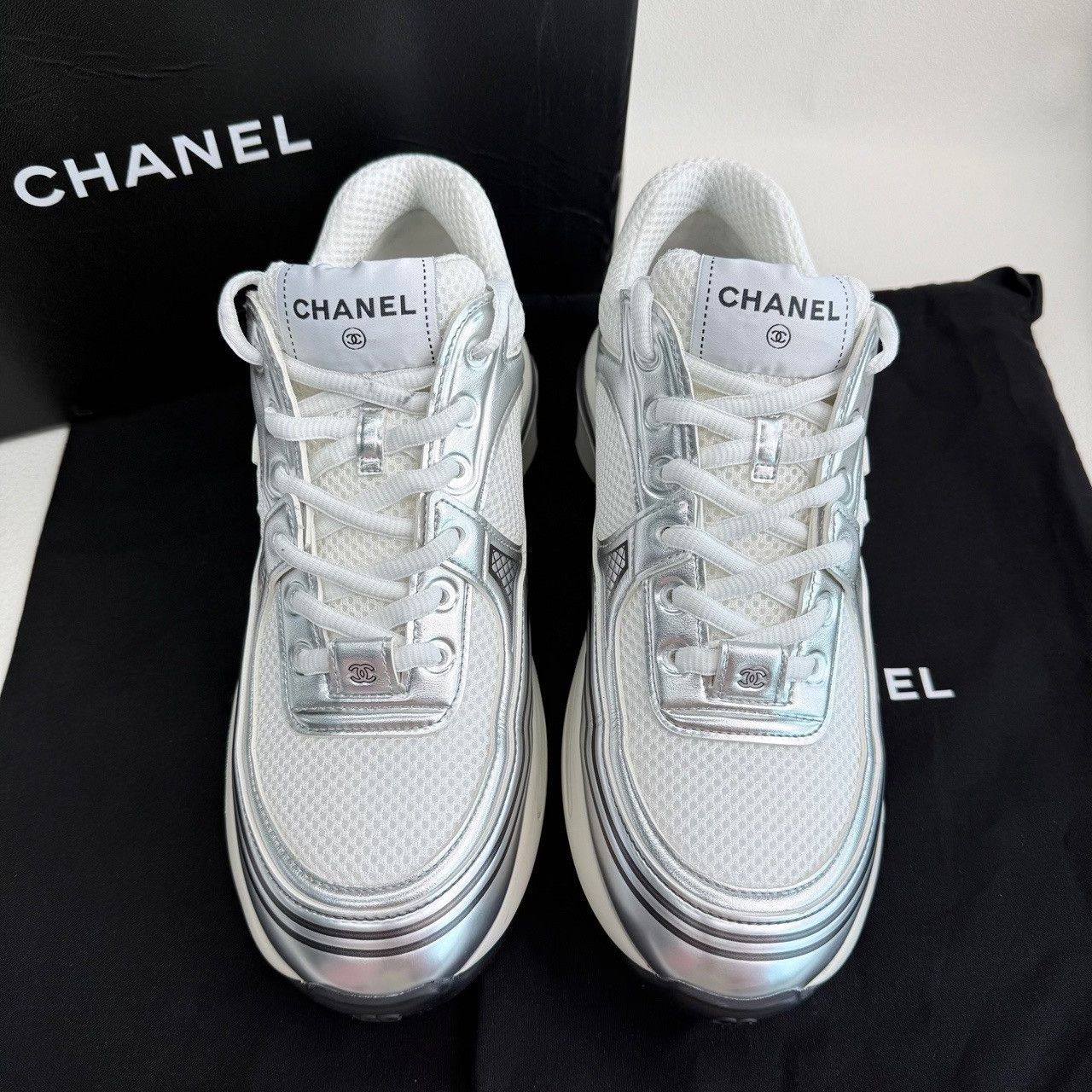 Chanel Chanel Casual White Lowtop Sneakers us_8-5 Women Size US 8.5 / IT 38.5 - 3 Thumbnail