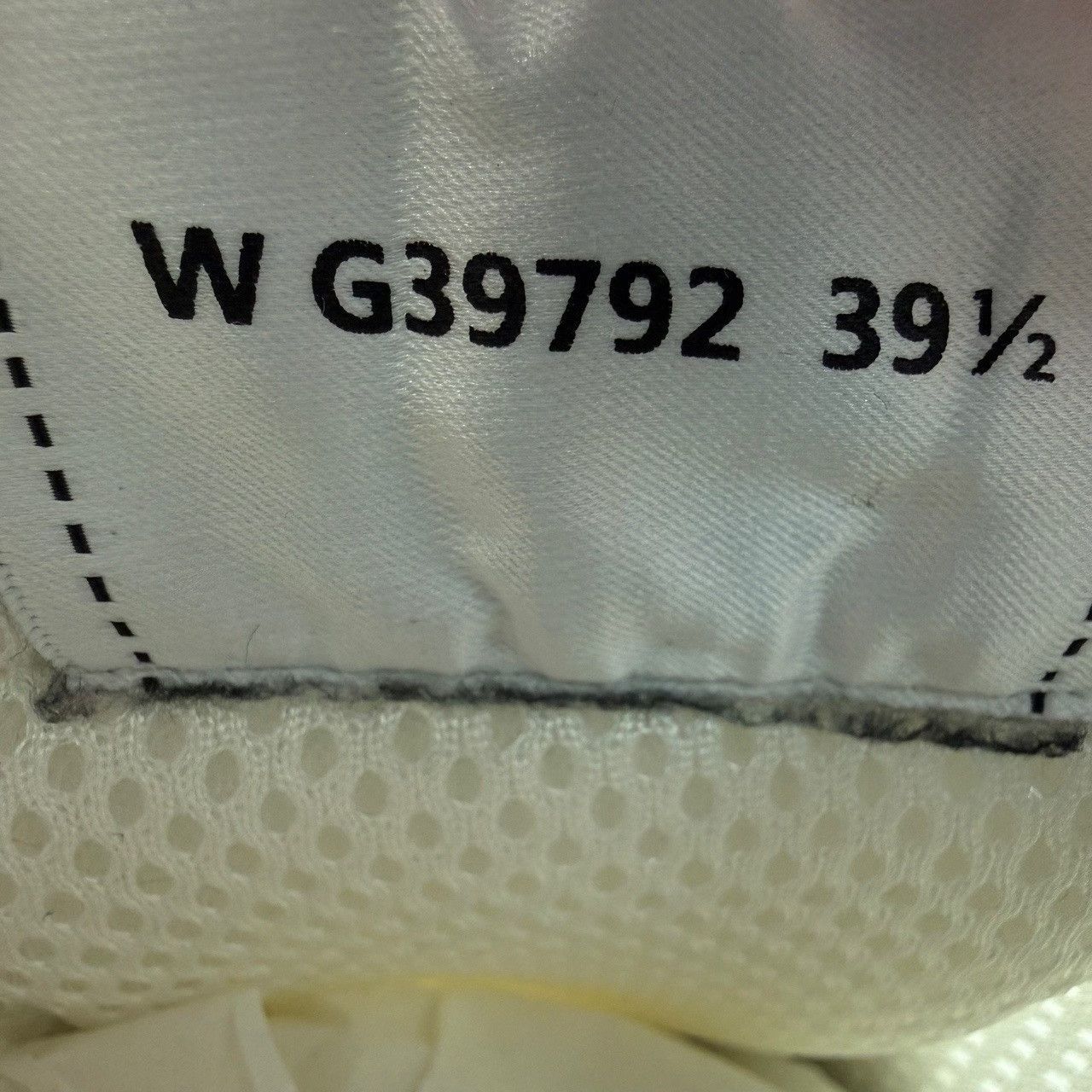 Chanel Chanel Casual White Lowtop Sneakers us_8-5 Women Size US 8.5 / IT 38.5 - 7 Thumbnail