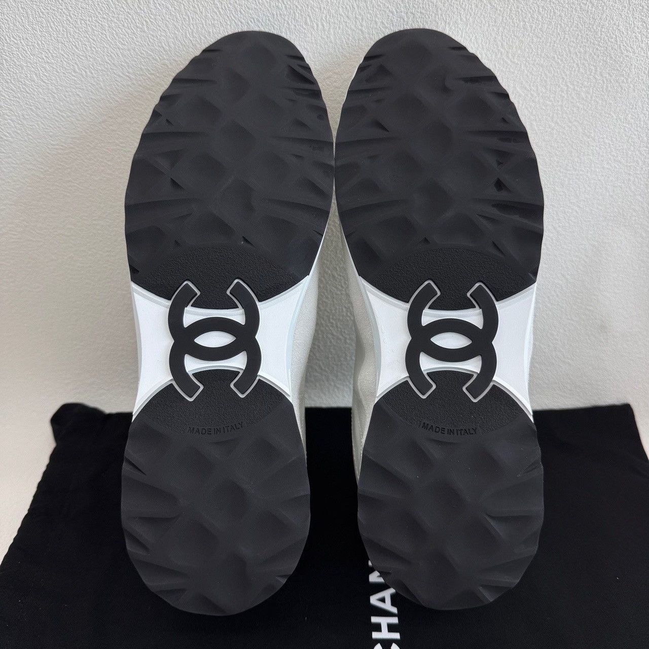 Chanel Chanel White Lowtop Sneakers us_6-5 Women Size US 6.5 / IT 36.5 - 8 Thumbnail