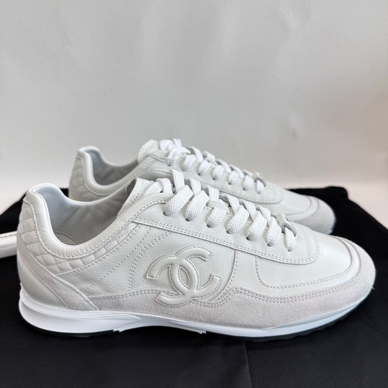 Chanel Chanel White Lowtop Sneakers us_6-5 Women Size US 6.5 / IT 36.5 - 5 Thumbnail