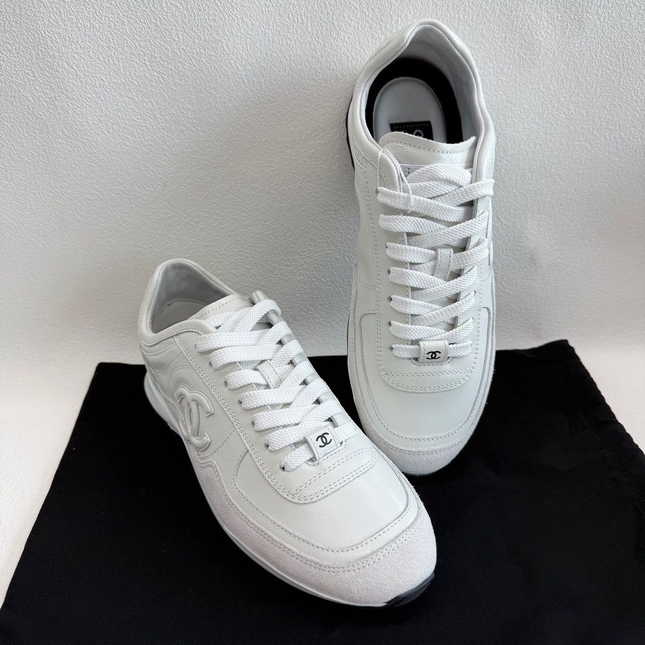Chanel Chanel White Lowtop Sneakers us_6-5 Women Size US 6.5 / IT 36.5 - 9 Thumbnail
