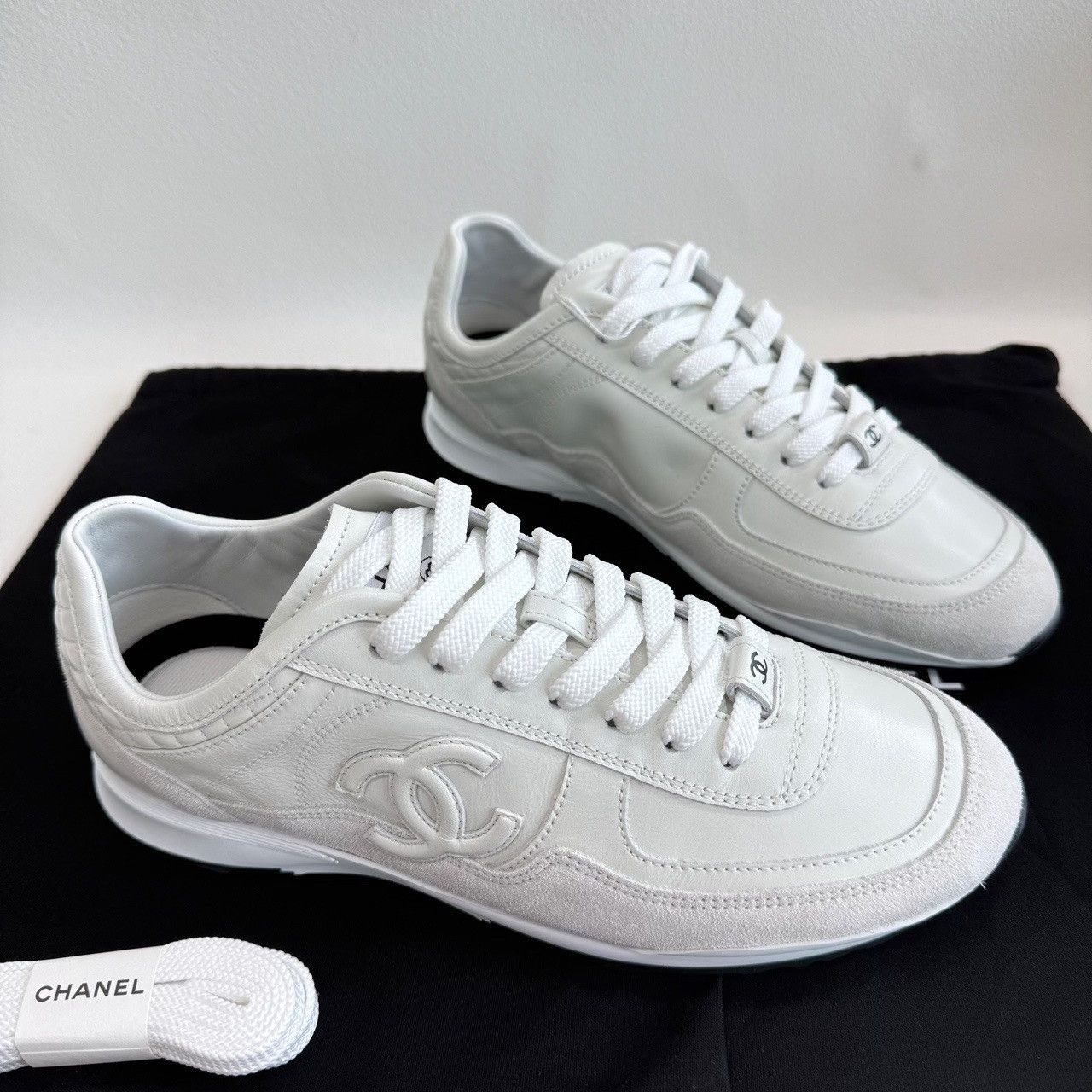 Chanel Chanel White Lowtop Sneakers us_6-5 Women Size US 6.5 / IT 36.5 - 4 Thumbnail