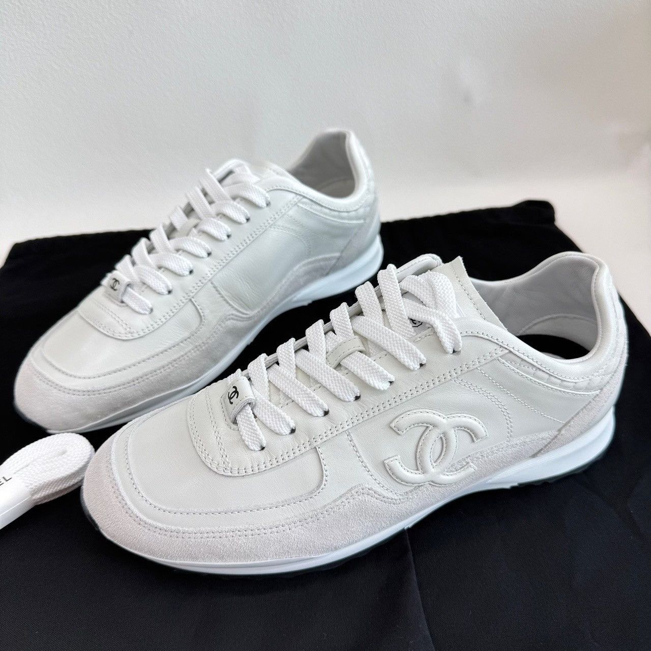 Chanel Chanel White Lowtop Sneakers us_6-5 Women Size US 6.5 / IT 36.5 - 2 Thumbnail