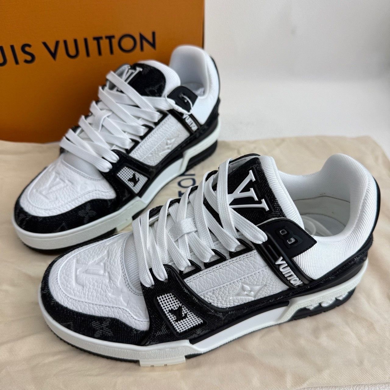 Louis Vuitton Louis Vuitton Denim Black Lowtop Sneakers us_5 Women Size US 5 / IT 35 - 2 Thumbnail