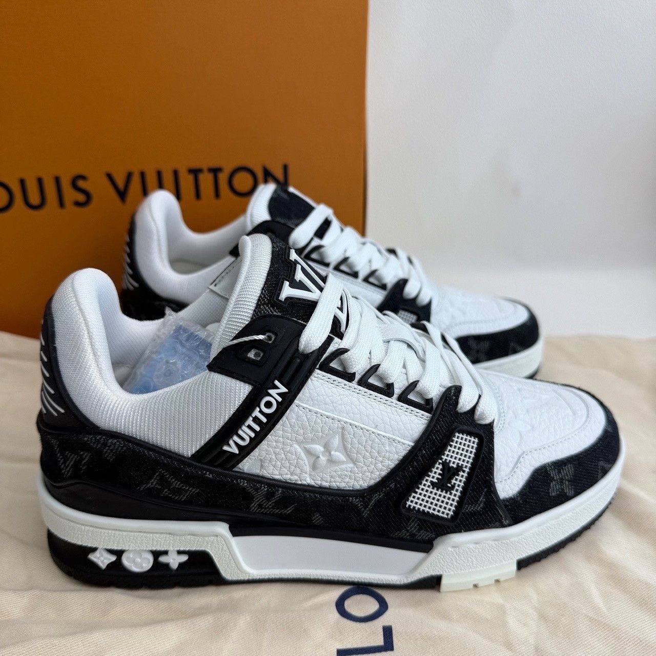 Louis Vuitton Louis Vuitton Denim Black Lowtop Sneakers us_5 Women Size US 5 / IT 35 - 5 Thumbnail