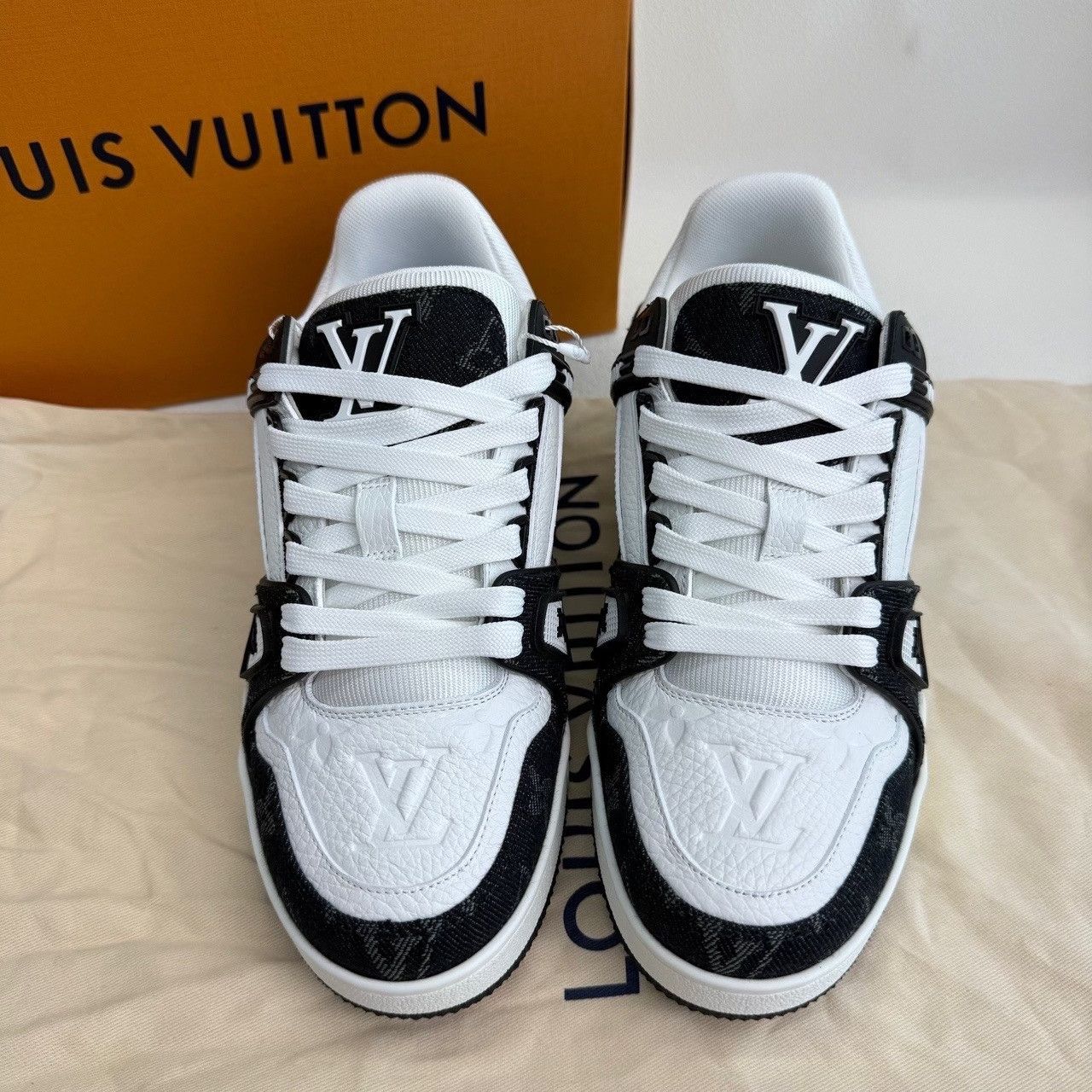 Louis Vuitton Louis Vuitton Denim Black Lowtop Sneakers us_5 Women Size US 5 / IT 35 - 3 Thumbnail