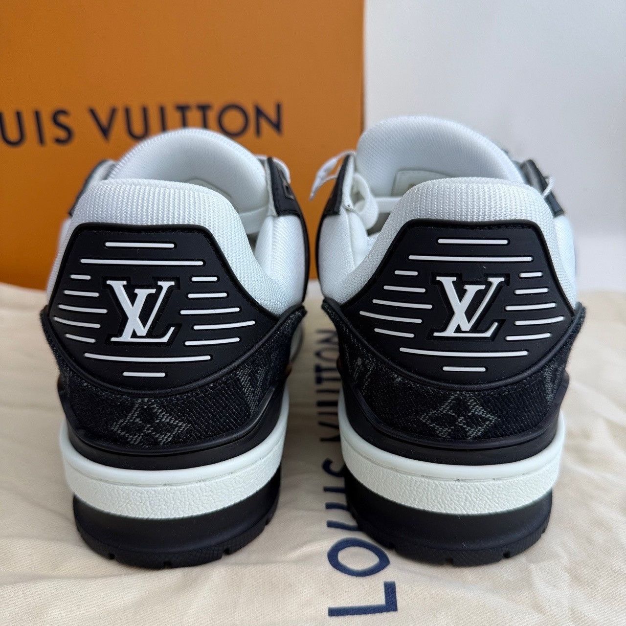 Louis Vuitton Louis Vuitton Denim Black Lowtop Sneakers us_5 Women Size US 5 / IT 35 - 6 Thumbnail