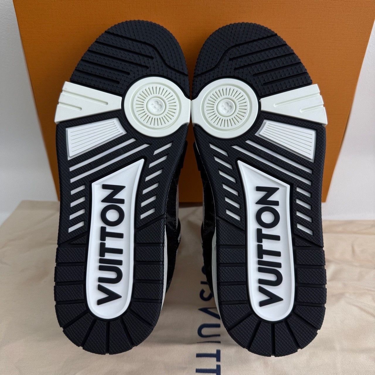 Louis Vuitton Louis Vuitton Denim Black Lowtop Sneakers us_5 Women Size US 5 / IT 35 - 8 Thumbnail